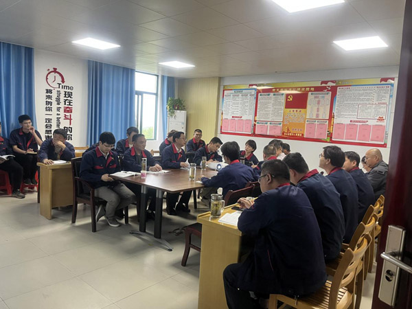 王伍升到建材研究室、建材公司調(diào)研